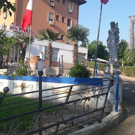 Hotel Parigi 3*