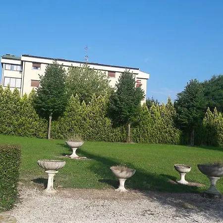 Hotell Parigi Castel San Pietro Terme