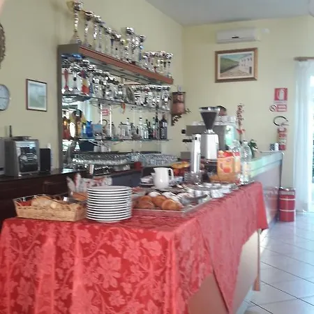 Parigi מלון קסטל סן פייטרו טרמה